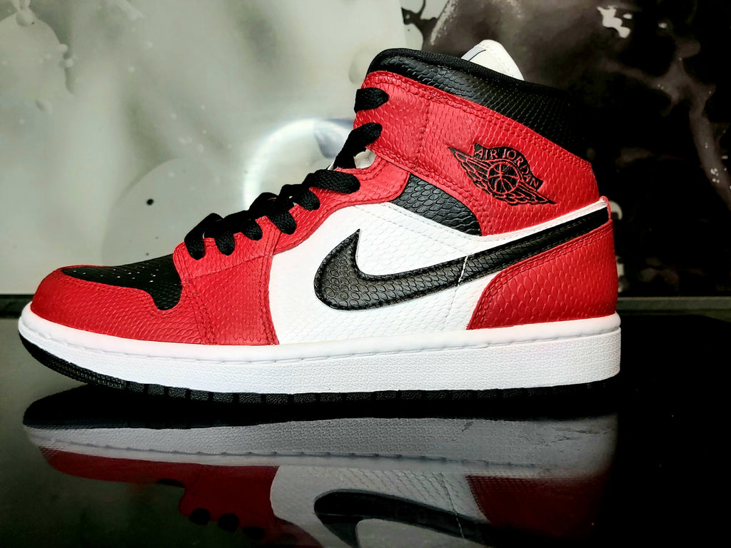 Air Jordan 1 mid custom bulls